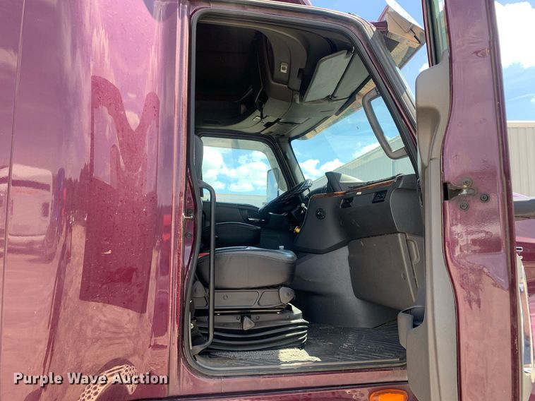 image for item LH9667 2020 International LT625  semi truck