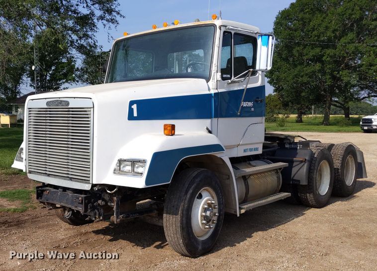 image for item LL9225 1991 Freightliner FLC  semi truck