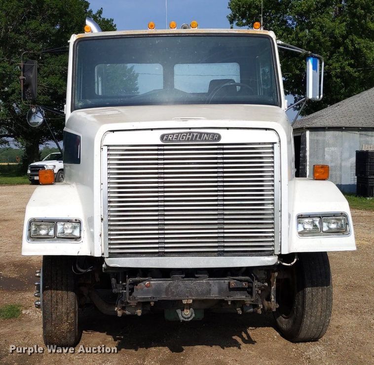 image for item LL9225 1991 Freightliner FLC  semi truck