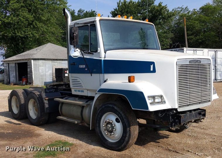 image for item LL9225 1991 Freightliner FLC  semi truck