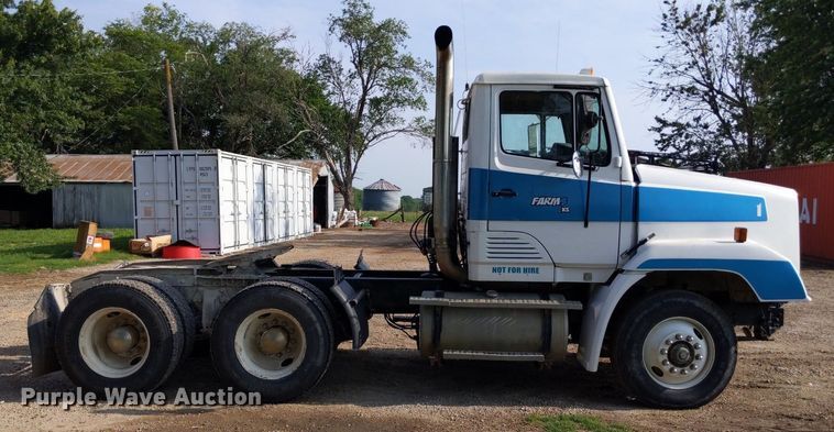 image for item LL9225 1991 Freightliner FLC  semi truck