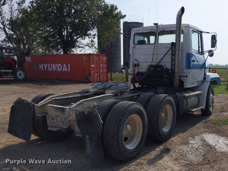 image for item LL9225 1991 Freightliner FLC  semi truck