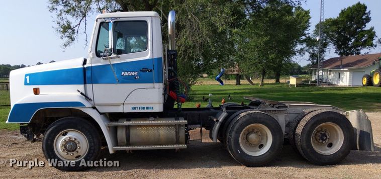 image for item LL9225 1991 Freightliner FLC  semi truck