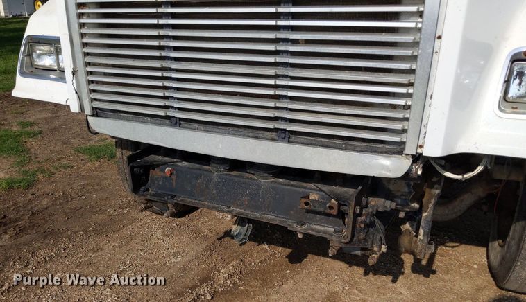 image for item LL9225 1991 Freightliner FLC  semi truck