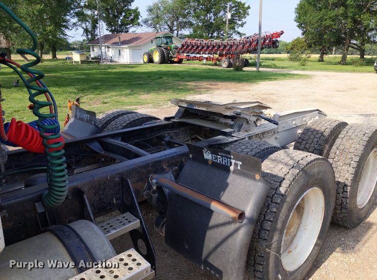 image for item LL9225 1991 Freightliner FLC  semi truck