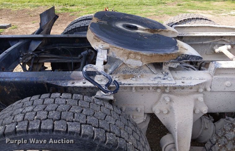 image for item LL9225 1991 Freightliner FLC  semi truck