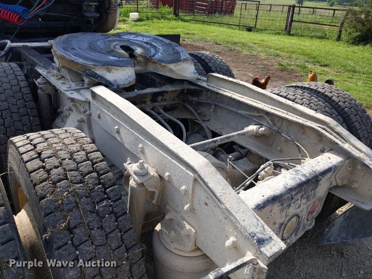 image for item LL9225 1991 Freightliner FLC  semi truck