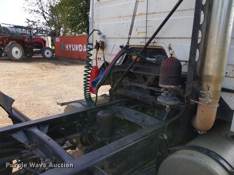 image for item LL9225 1991 Freightliner FLC  semi truck