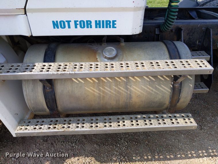 image for item LL9225 1991 Freightliner FLC  semi truck