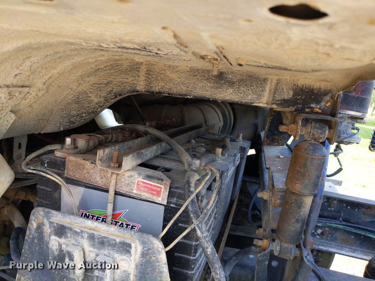 image for item LL9225 1991 Freightliner FLC  semi truck