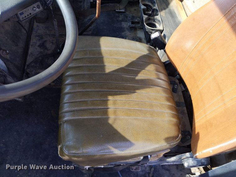 image for item LL9225 1991 Freightliner FLC  semi truck