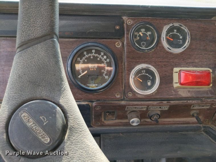 image for item LL9225 1991 Freightliner FLC  semi truck