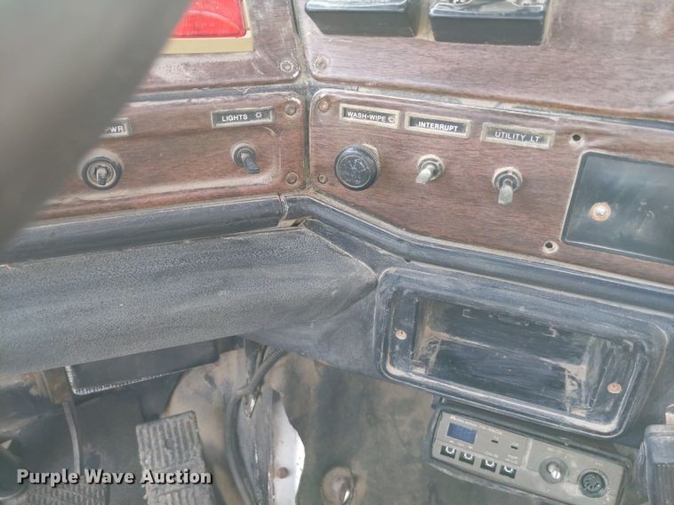 image for item LL9225 1991 Freightliner FLC  semi truck