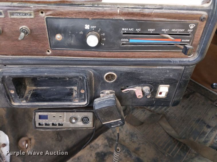 image for item LL9225 1991 Freightliner FLC  semi truck