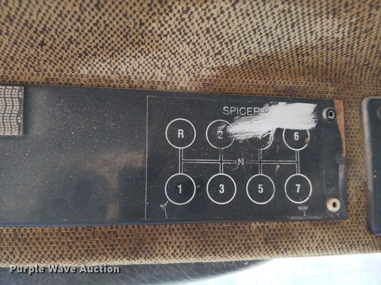 image for item LL9225 1991 Freightliner FLC  semi truck