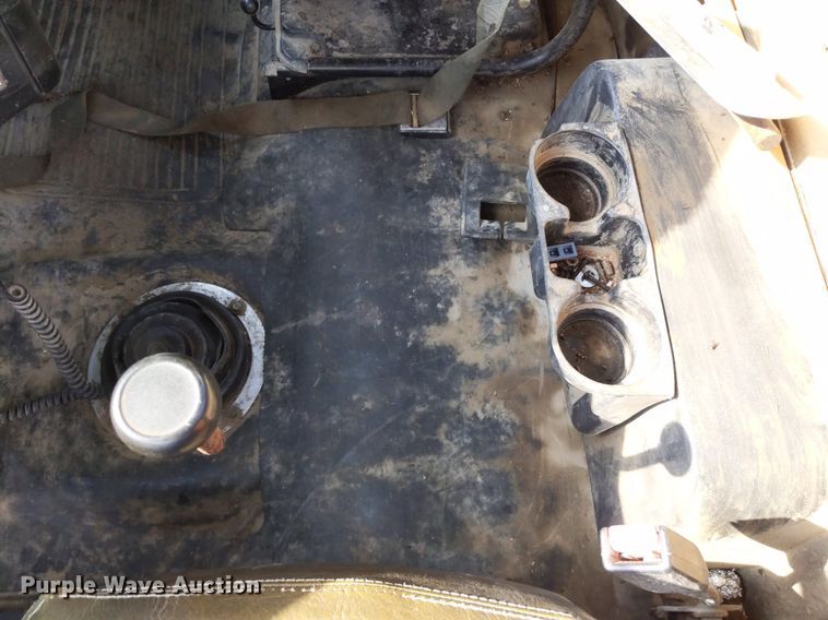 image for item LL9225 1991 Freightliner FLC  semi truck