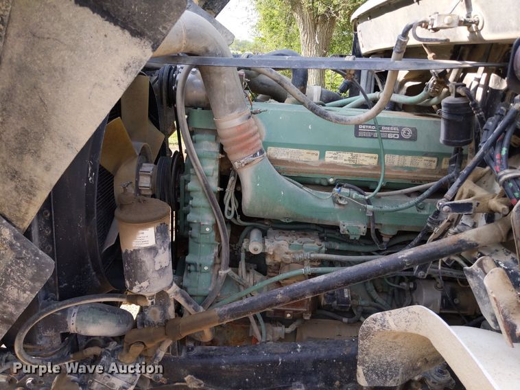 image for item LL9225 1991 Freightliner FLC  semi truck