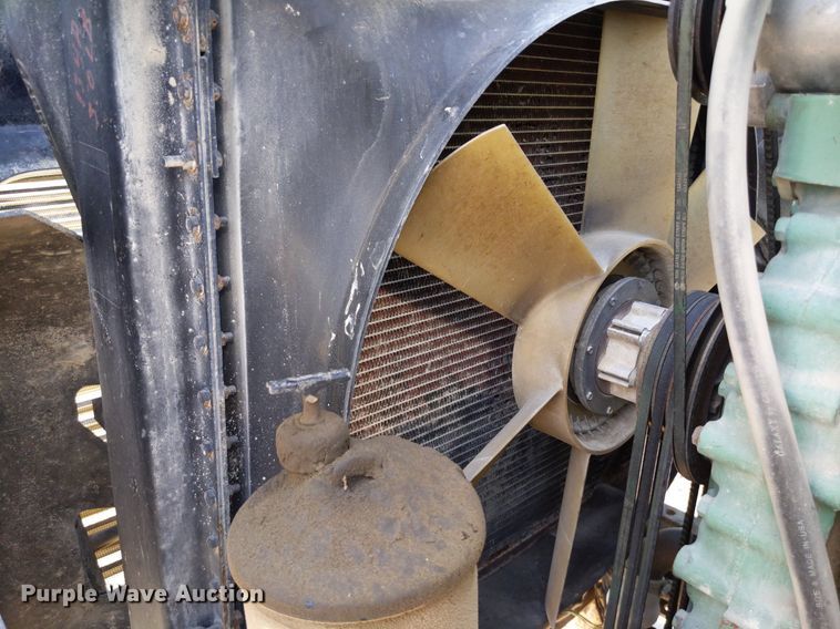 image for item LL9225 1991 Freightliner FLC  semi truck