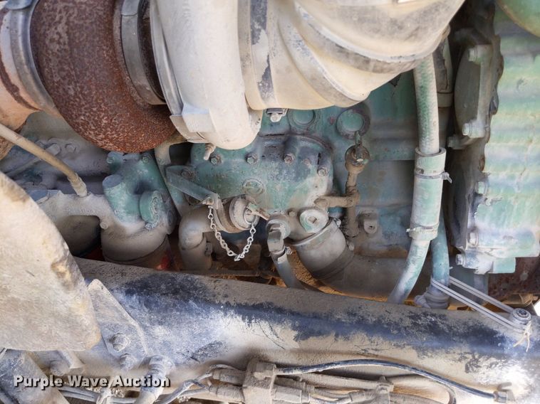 image for item LL9225 1991 Freightliner FLC  semi truck