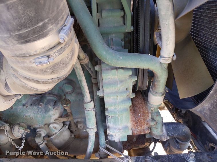 image for item LL9225 1991 Freightliner FLC  semi truck