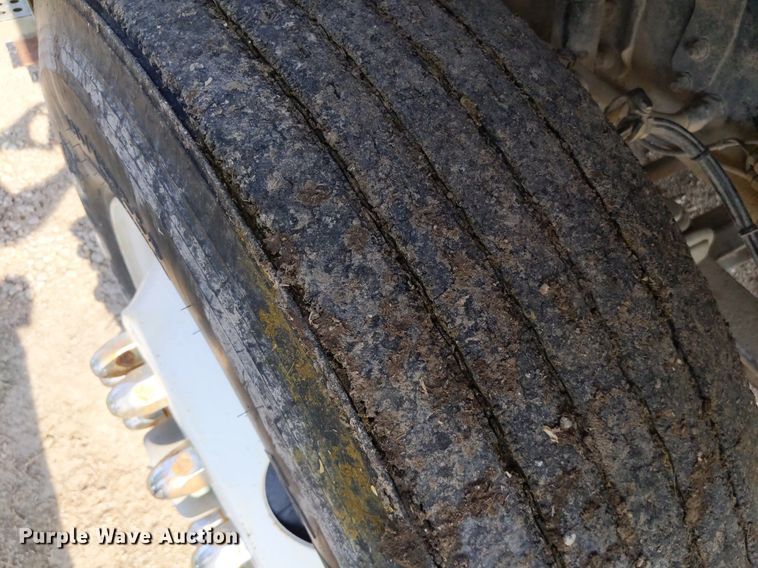 image for item LL9225 1991 Freightliner FLC  semi truck