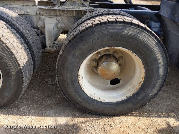 image for item LL9225 1991 Freightliner FLC  semi truck