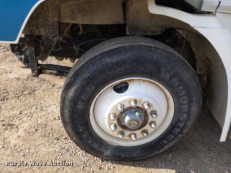 image for item LL9225 1991 Freightliner FLC  semi truck