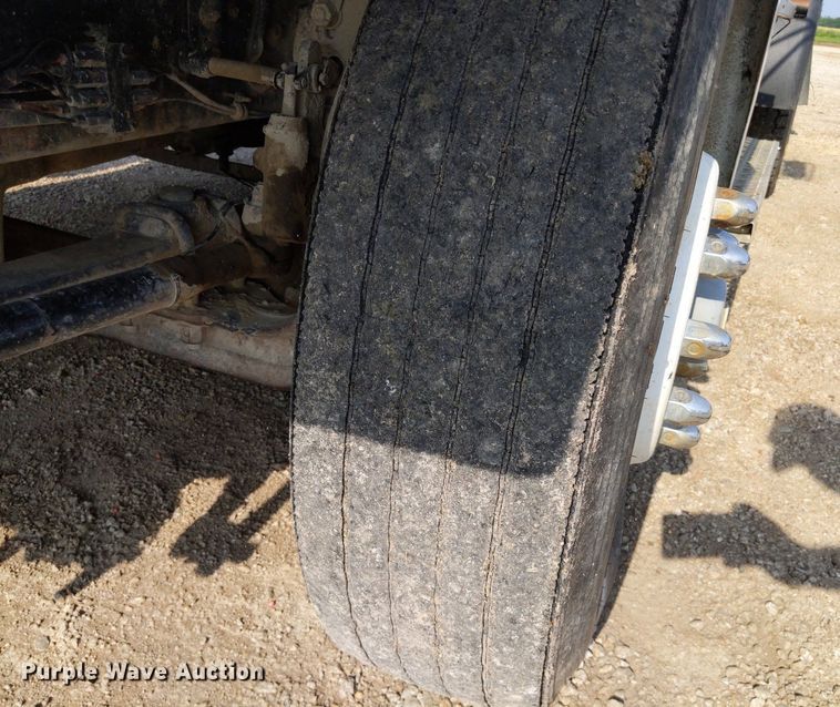 image for item LL9225 1991 Freightliner FLC  semi truck