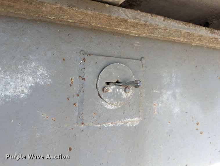 image for item LM9797 1981 Fruehauf ND2-F2-22-7-DA5-24  end dump trailer