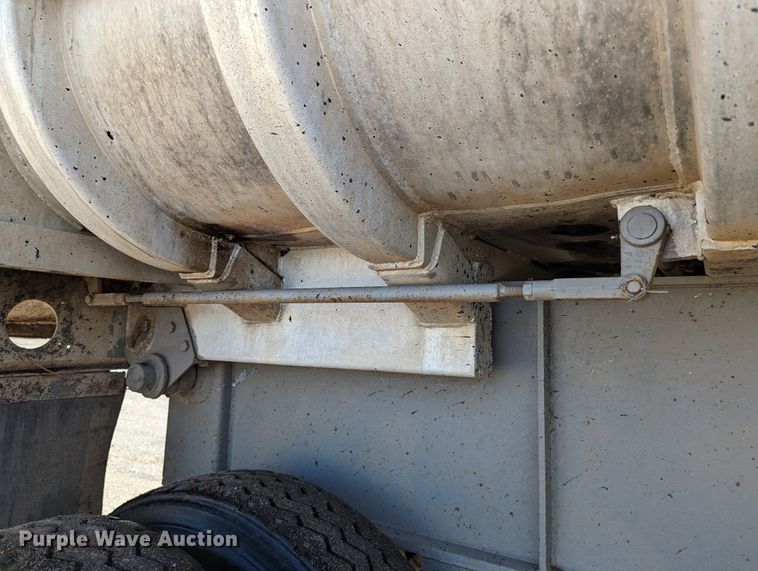 image for item LM9797 1981 Fruehauf ND2-F2-22-7-DA5-24  end dump trailer