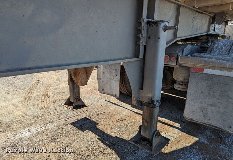 image for item LM9797 1981 Fruehauf ND2-F2-22-7-DA5-24  end dump trailer