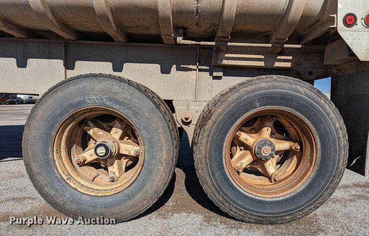 image for item LM9799 1979 Hobbs GS-24-53  end dump trailer