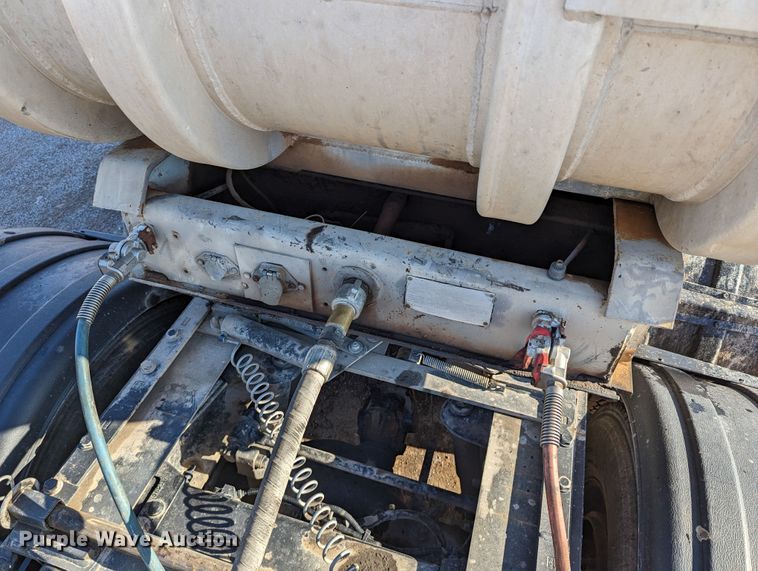 image for item LM9800 1983 Fruehauf ND1-22-7 DA5-24 F2U/C  end dump trailer