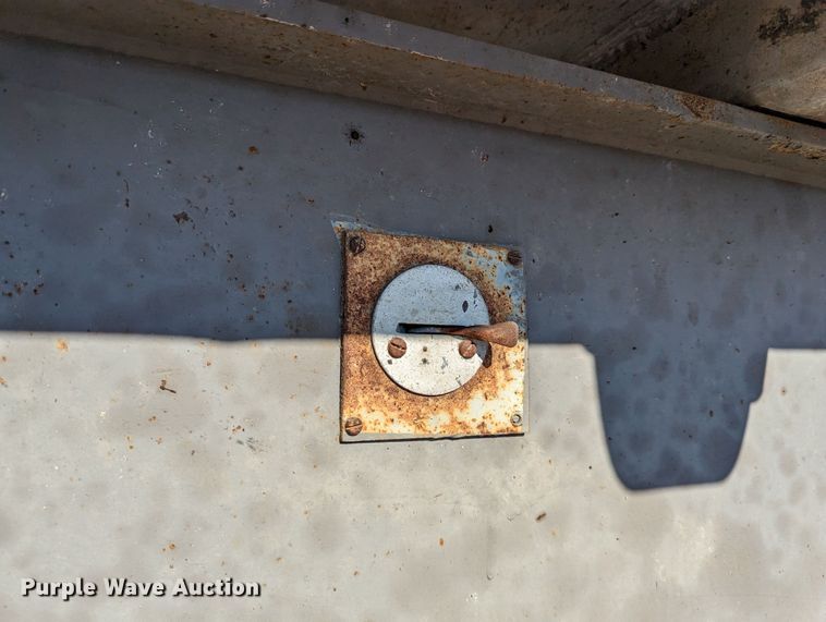 image for item LM9800 1983 Fruehauf ND1-22-7 DA5-24 F2U/C  end dump trailer