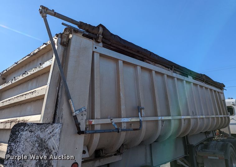 image for item LM9800 1983 Fruehauf ND1-22-7 DA5-24 F2U/C  end dump trailer