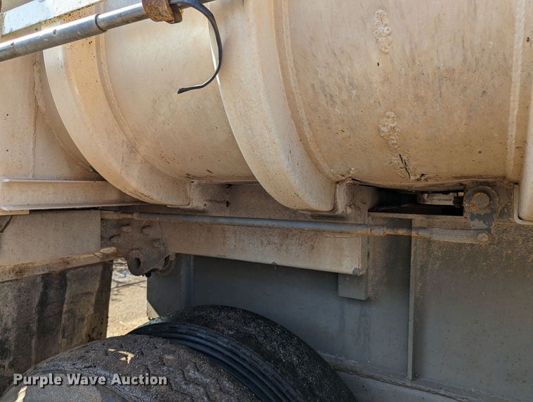 image for item LM9800 1983 Fruehauf ND1-22-7 DA5-24 F2U/C  end dump trailer