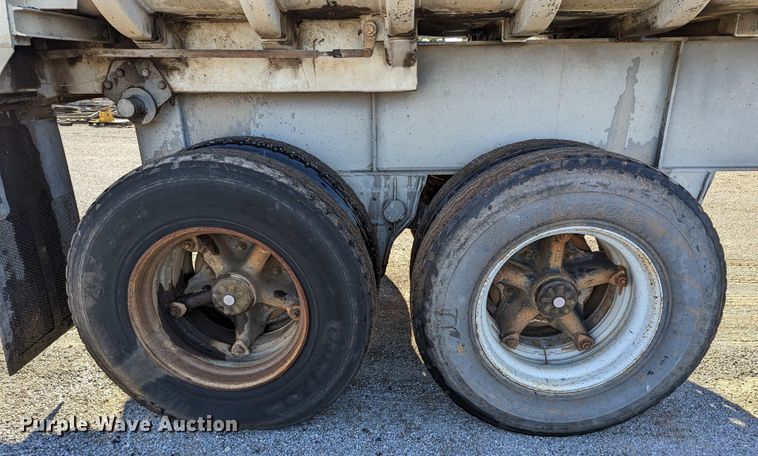 image for item LM9800 1983 Fruehauf ND1-22-7 DA5-24 F2U/C  end dump trailer