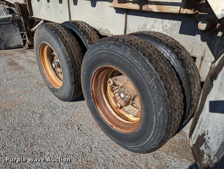 image for item LM9800 1983 Fruehauf ND1-22-7 DA5-24 F2U/C  end dump trailer