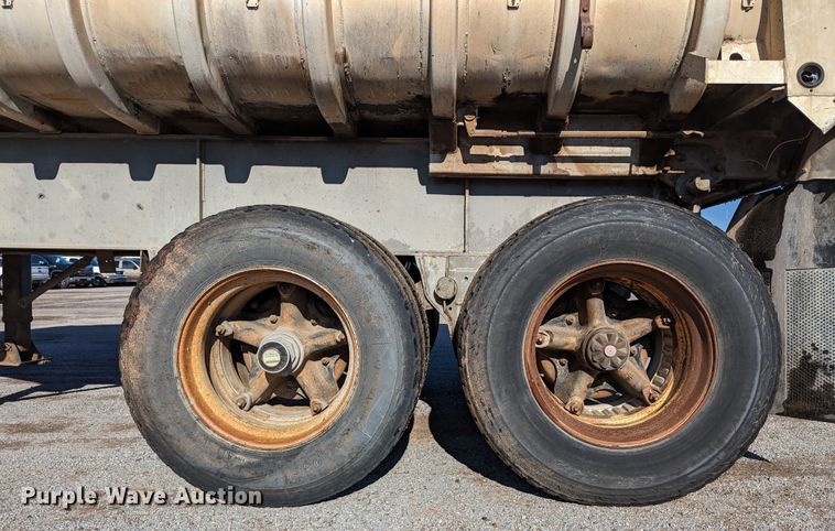 image for item LM9800 1983 Fruehauf ND1-22-7 DA5-24 F2U/C  end dump trailer