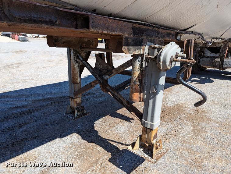 image for item LM9806 1974 Trailmobile T41I1CBF  tank trailer