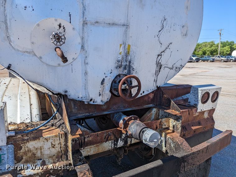 image for item LM9806 1974 Trailmobile T41I1CBF  tank trailer