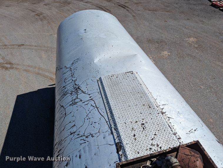 image for item LM9806 1974 Trailmobile T41I1CBF  tank trailer