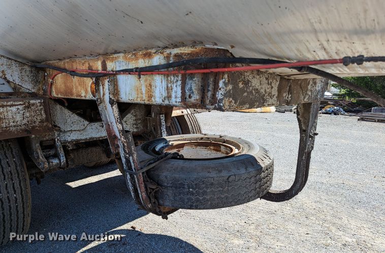 image for item LM9806 1974 Trailmobile T41I1CBF  tank trailer