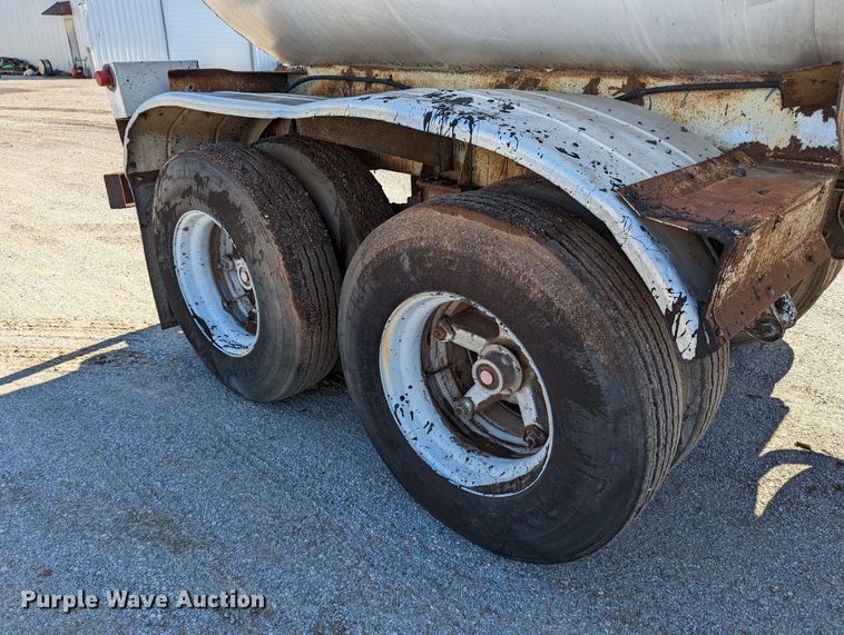 image for item LM9806 1974 Trailmobile T41I1CBF  tank trailer