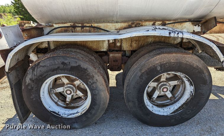 image for item LM9806 1974 Trailmobile T41I1CBF  tank trailer