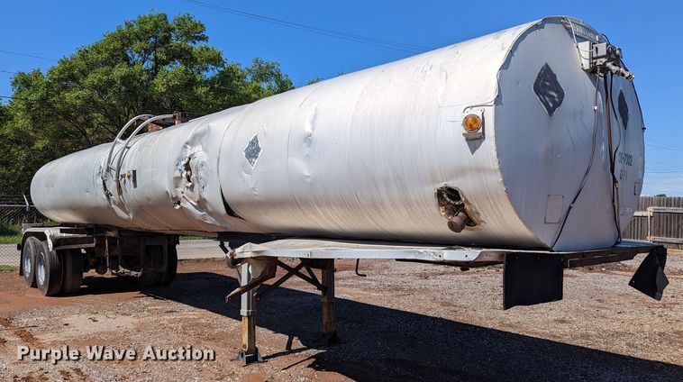 image for item LM9807 1970 Trailmobile T41I1CBF  tank trailer