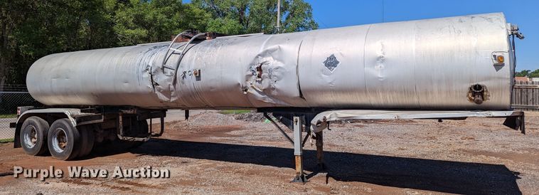 image for item LM9807 1970 Trailmobile T41I1CBF  tank trailer