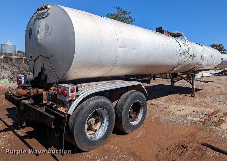 image for item LM9807 1970 Trailmobile T41I1CBF  tank trailer