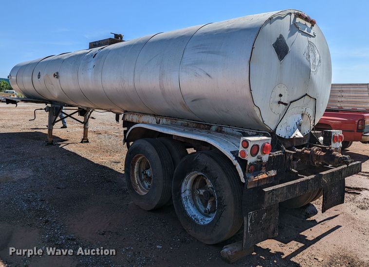 image for item LM9807 1970 Trailmobile T41I1CBF  tank trailer