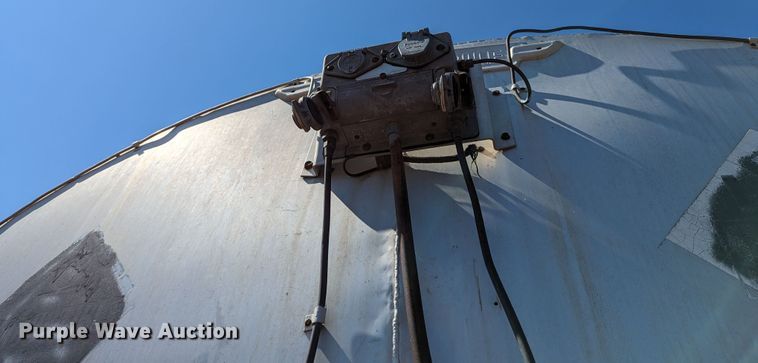 image for item LM9807 1970 Trailmobile T41I1CBF  tank trailer